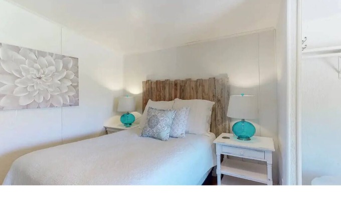 Manson Condo | Lake Chelan/Manson Vineyard Cottage Views