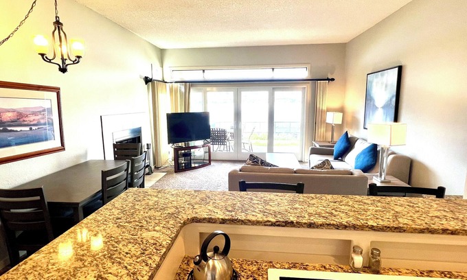 Chelan Resort | Lake Chelan Shores Lakefront Condo