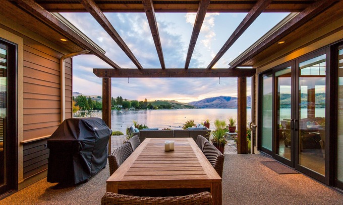 Manson House | Lake Chelan Waterfront home, private boat slip!