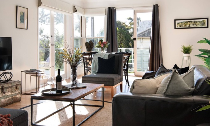 Daylesford Villa | Lake Como Villa- Lake Daylesford on your doorstep