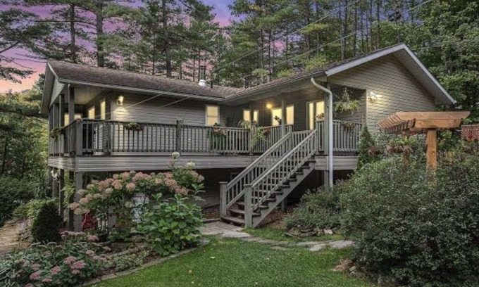 North Frontenac Cottage | Lake Cottage/North Frontenac/All Season Getaway!