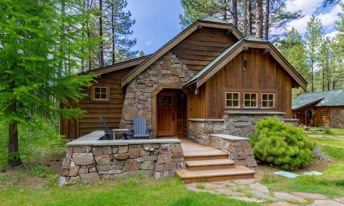 Camp Sherman Resort | Lake Creek Lodge