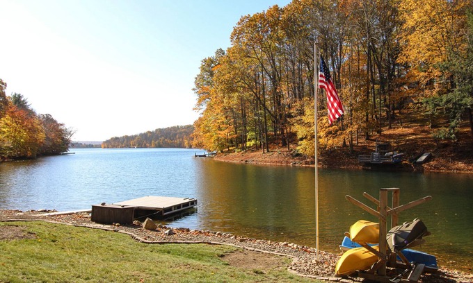 Treasure Lake House | Lake Dreams, A Luxury 5-Bedroom Lakefront Home with Hot Tub