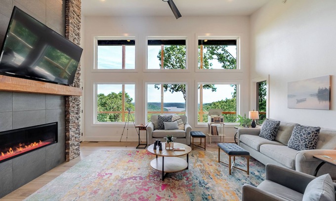 Lost Bridge Village House | Lake Dreams Hideaway - 10 acres - Stunning views