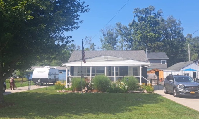 Town of Evans House | Lake Erie Beach Getaway @ Angola On The Lake