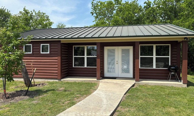 Frisco House | Lake Escape - 16 Person Bunkhouse.
