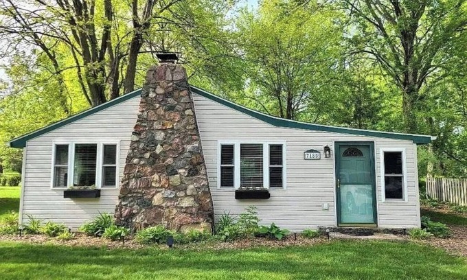 Lexington Cottage | Lake Escape Lexington Cottage with Private Beach Access to Lake Huron!