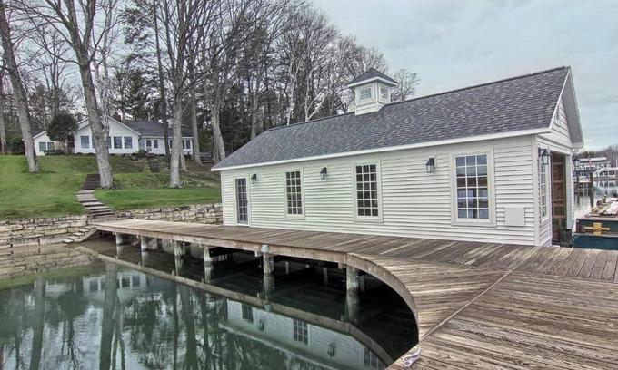 Charlevoix House | Lake Escape