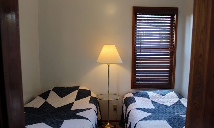 Oakland Resort | Lake front cabin on Bull Shoal Lake