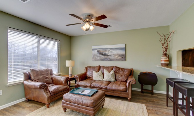 Mid America Condo | Lake Front Condo, With Boat Slip/Unit 10/Close to Bathhouse Row and Oaklawn!