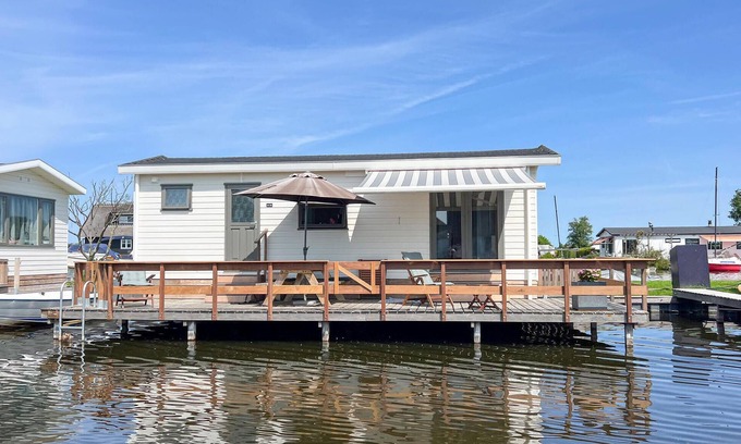 Municipality of Stichtse Vecht House | Lake front home in Breukelen