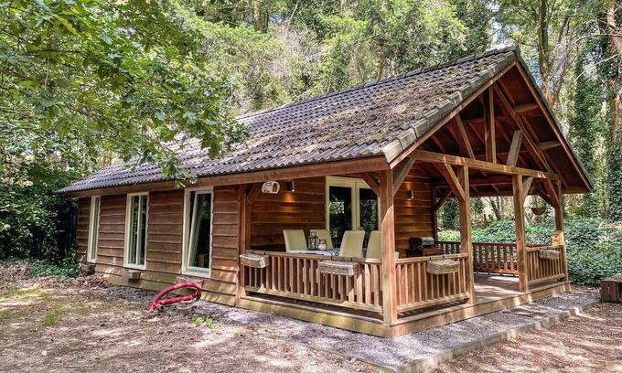 Heiakker House | Lake front home in Grathem with kitchen