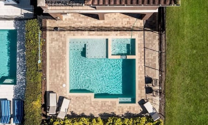 Reunion Villa | Lake Front Luxury Estate Reunion Resorts