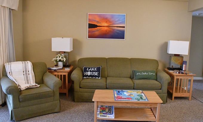 White Mills Condo | Lake Front One Bedroom Condo Boat Slip Included