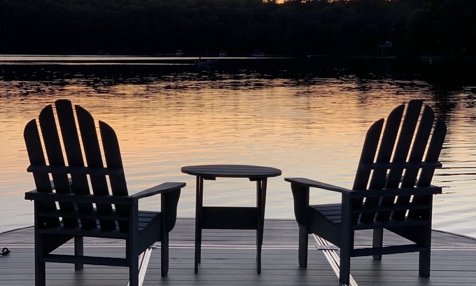 Monmouth House | Lake Front Retreat