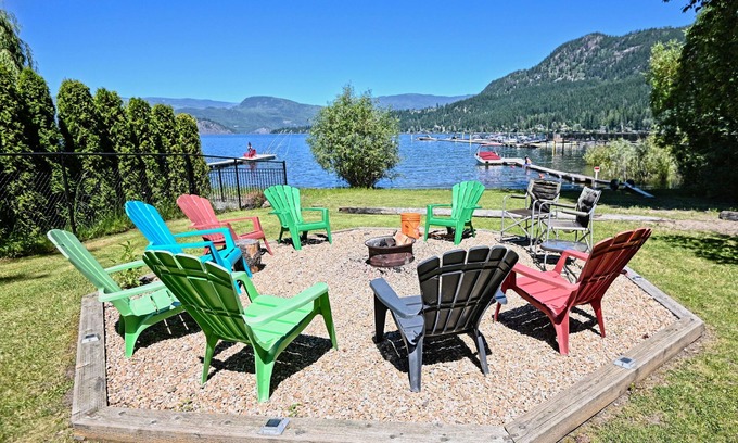Blind Bay House | Lake Front, Stunning Lake Views, Family Friendly, hot tub