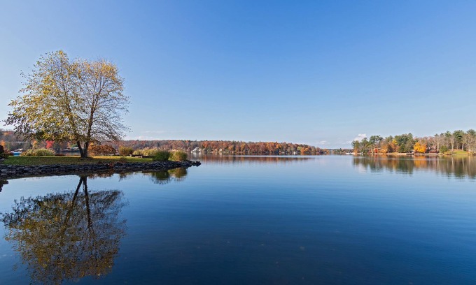 White Lake House | Lake Front with Private Laguna
