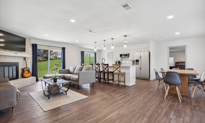 Wylie House | Lake/Games