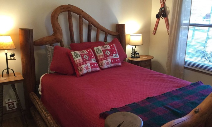 Pell Lake Cottage | Lake Geneva Cottage - Enjoy the fall colors - Fat Tire Ride/TacoFest/Oktoberfest