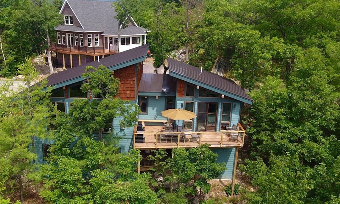 Putnam Station House | Lake George Cliff House - Outdoor hot tub!