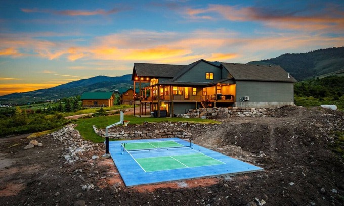 Fish Haven House | Lake Haven Lodge | Private Pickleball Court |Sleeps 40 | Spa | Views