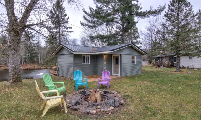 Holcombe House | Lake Holcombe Waterfront Escape