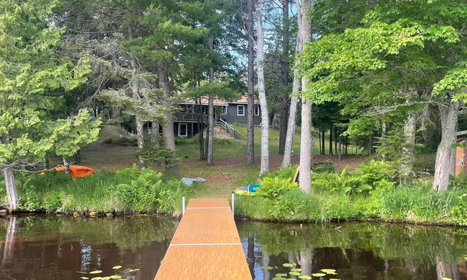 Three Lakes House | Lake Home on Three Lakes chain of lakes, WI Northwoods. 220 ft private frontage