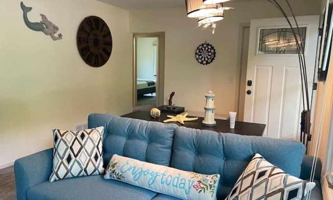 Plymouth House | Lake house- Couples paradise - Beach access