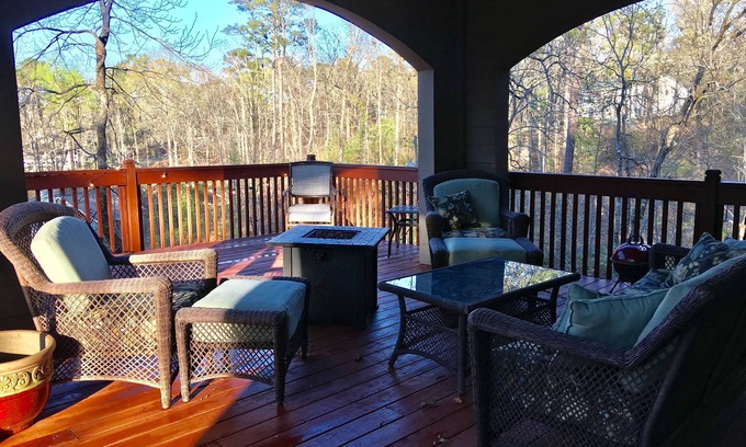 Tallassee House | Lake House in the Treetops overlooking Lake Martin