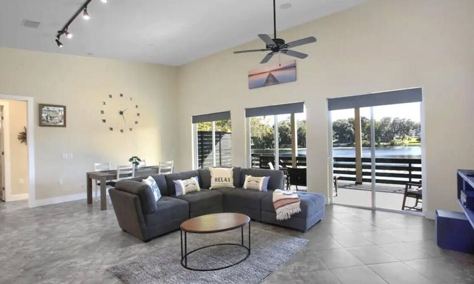 Eustis House | Lake House minutes to downtown Mt Dora and Eustis