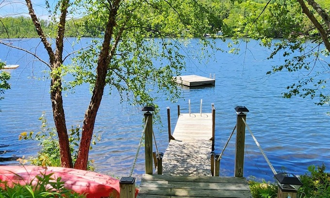 Woodsville House | LAKE HOUSE on the water w/2 kayaks, canoe, huge deck, swim raft, dock, fire pit