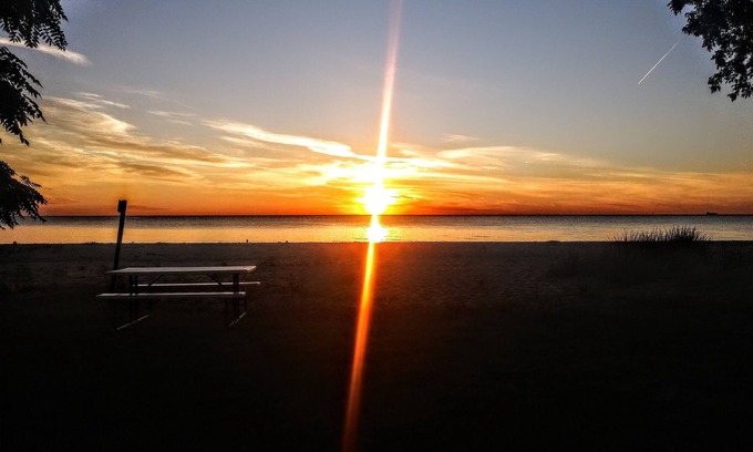 Lakeport House | LAKE HURON Beach SUNRISE Suite Retreat