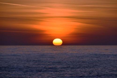 Oscoda House | Lake Huron - Super Cute Lake Front Cabin (Sleeps 5)