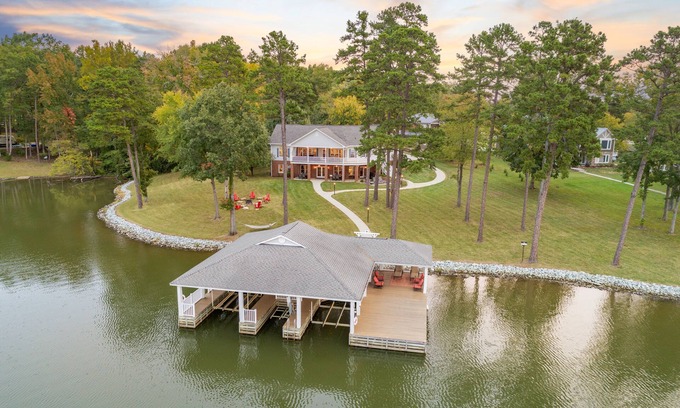 Semora House | Lake Hyco Retreat - Family Friendly, VIR, Raleigh, Durham, RDU