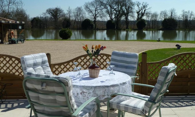 Montpon-Menesterol House | Lake Les Landes