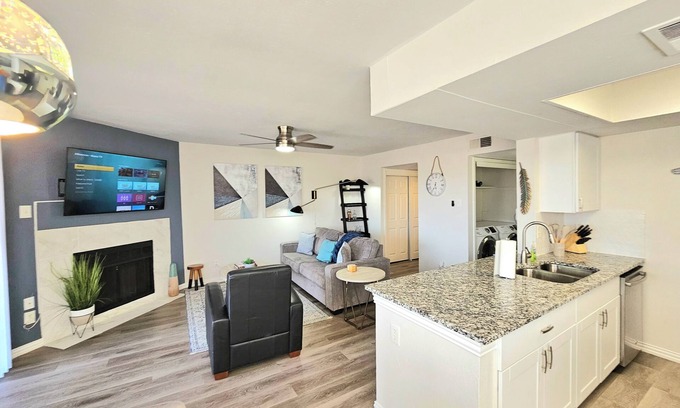 Garland Condo | Lake life 1-bedroom,1-bath condo in peaceful Garland TX