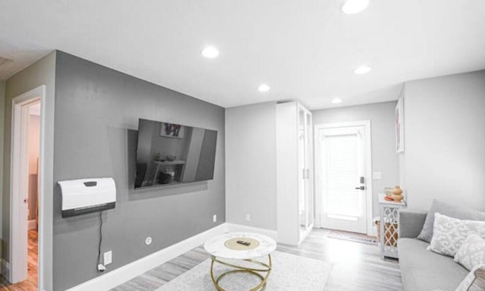 Plymouth House | Lake Life Meets City Vibesnn