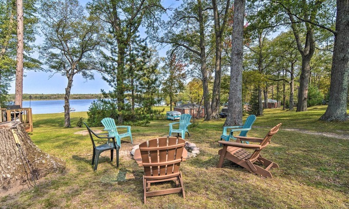 Atlanta Cabin | Lake Livin' Cozy Cabin w/Dock, Bar, 2 Kayaks