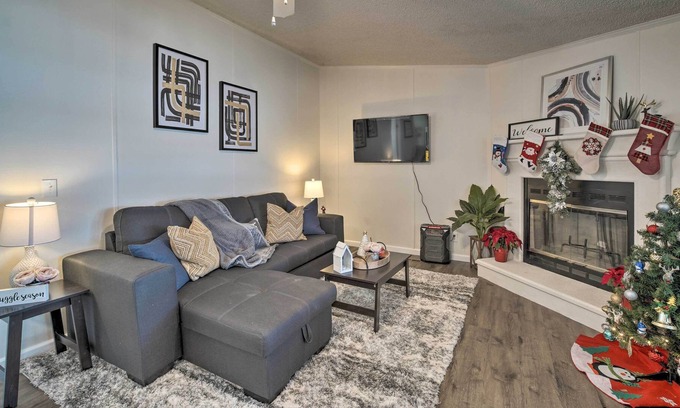 Onalaska House | Lake Livingston House w/ Hot Tub, Dock & Views!