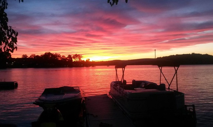 Mahopac House | Lake Mahopac House with lakefront & pontoon boat