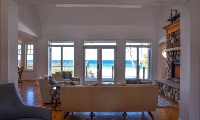 Harbor Springs House | Lake Michigan Luxury Lake House with 5 private bedroom suites
