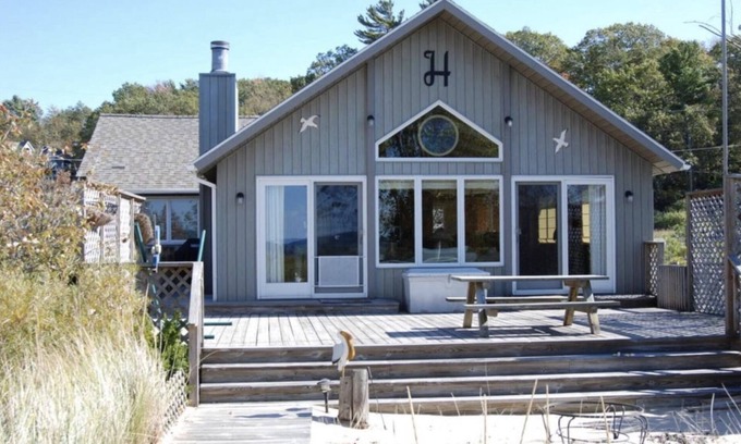 Shelby House | Lake Michigan Private Beach Access
