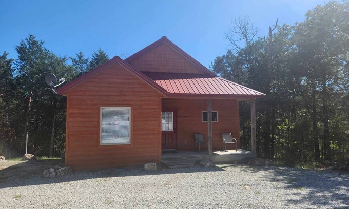 Calico Rock Cabin | Lake Norfork Cabin, 1 minute from Jordan Recreation Area and Jordan Marina