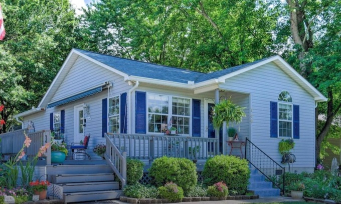 Mayhew House | Lake Norman Cottage