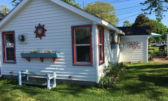 Fancher Cottage | Lake Ontario - 1 Bedroom Between Rochester and Niagara Falls