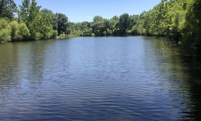 Johnson County House | LAKE retreat! Private lake w/all comforts of home! Close to KC!