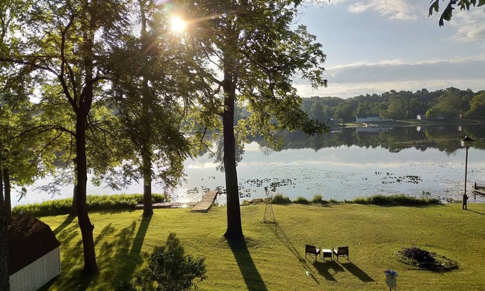 Howe House | Lake Retreat With Hot Tub