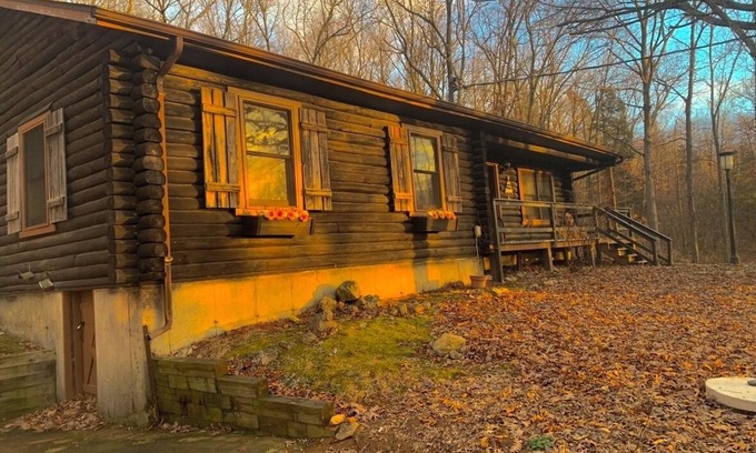 Ironton Cabin | Lake Road Log Cabin A — Million Dollar Ozark view!