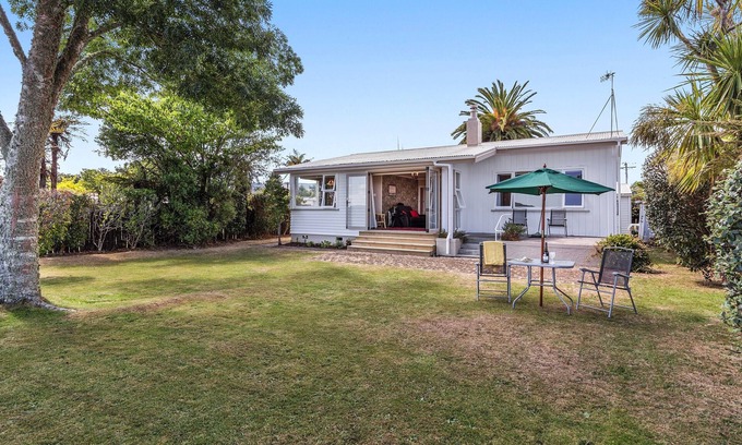 Hannahs Bay Cottage | Lake Shores Cottage - Hannahs Bay Holiday Home