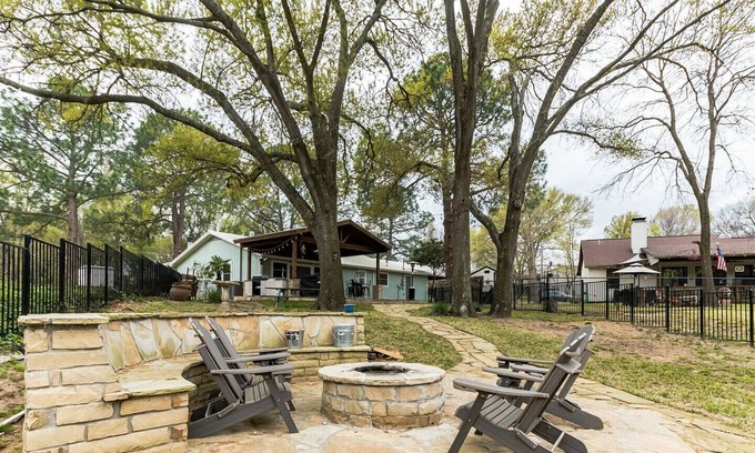 Leisure Land House | ☆Lake Side Getaway☆ Family Ready | Ace Location